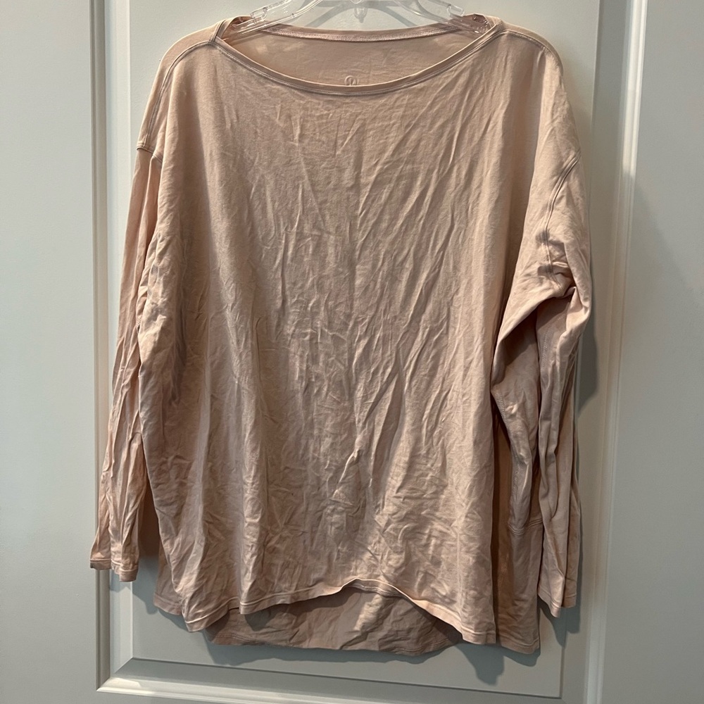 VGUC lululemon long sleeved back in action tee.